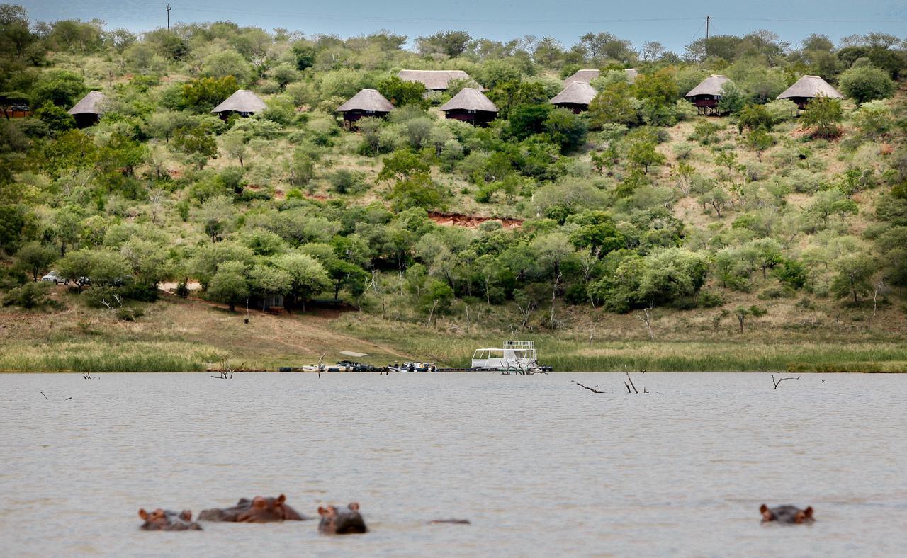 Nkwazi Lake Lodge Pongola Bagian luar foto